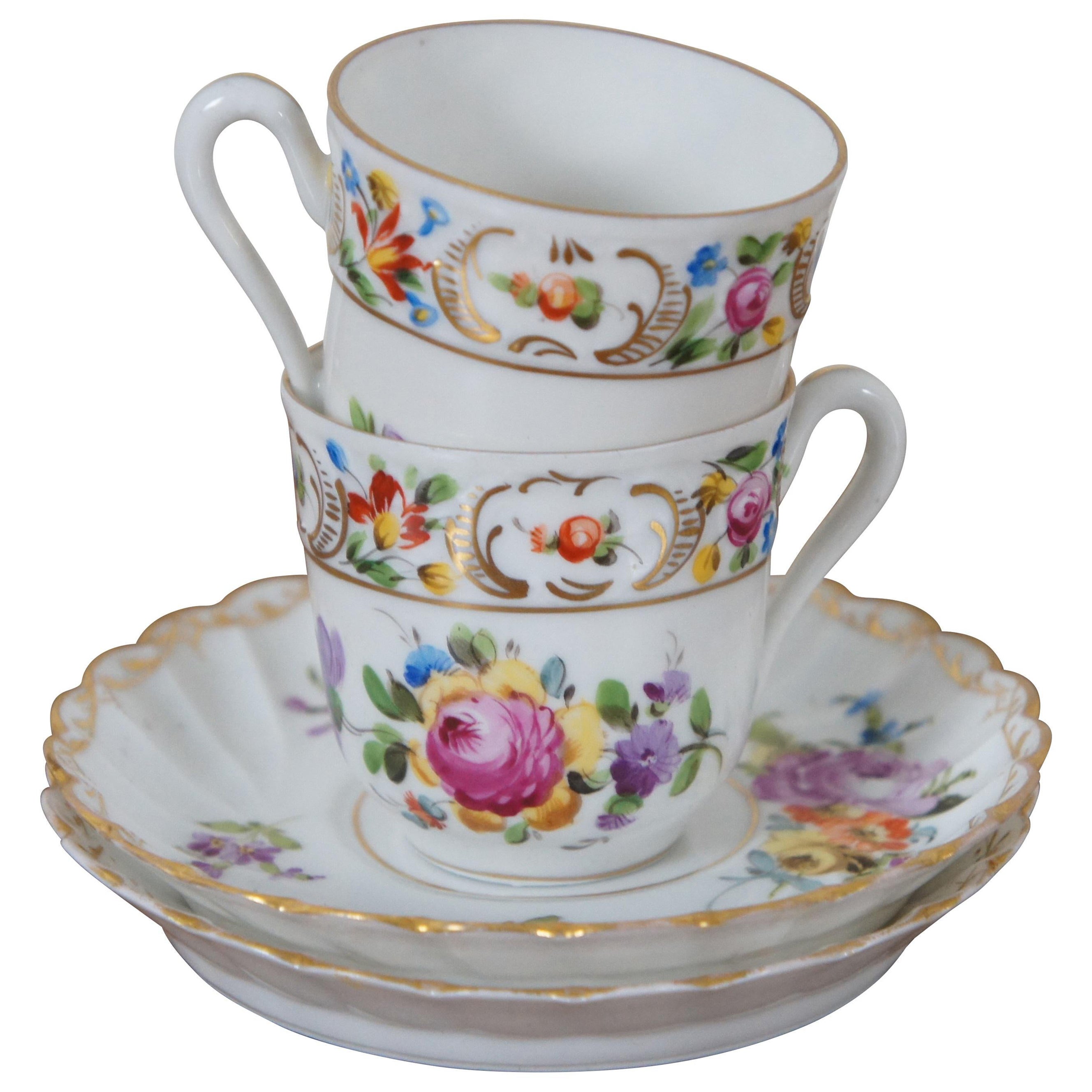 Antiquité - Carl Thieme Dresden Porcelain Scalloped Demitasse Cups & Saucers