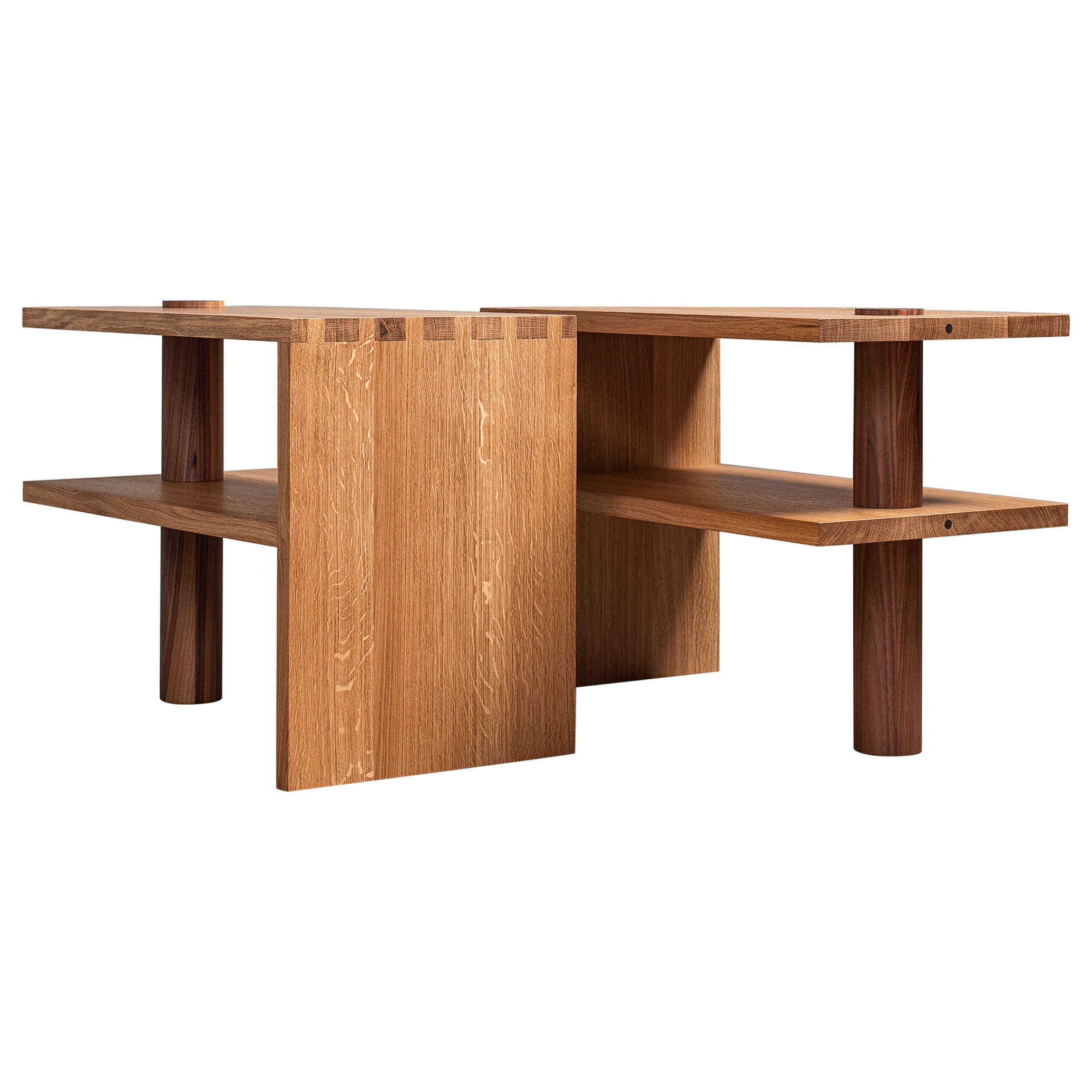 Grandes tables d'extrémité en chêne et noyer, fabriquées à la main, d'inspiration architecturale