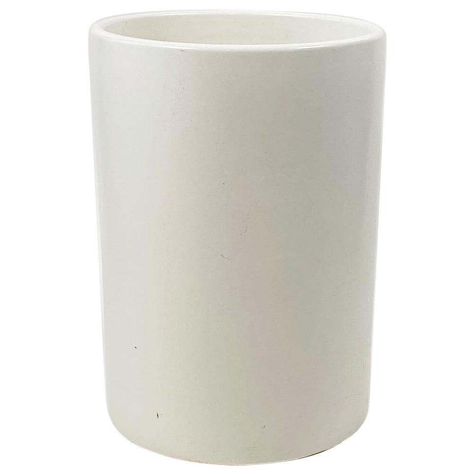 Weißes Zylinder-Pflanzgefäß von La Gardo Tackett für Architectural Pottery, C-12 im Angebot