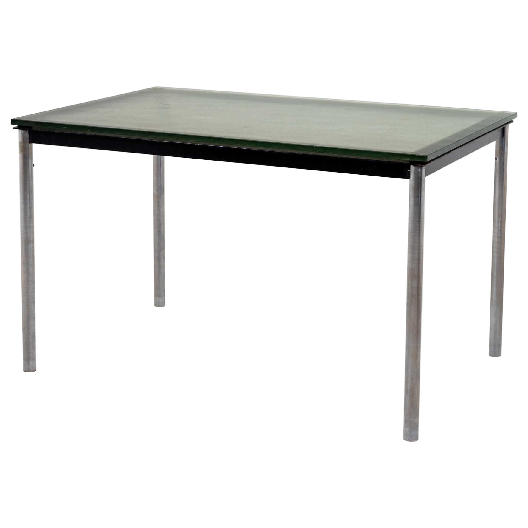 Table LC10 de Le Corbusier pour Cassina, pieds chromés et plateau en verre, fin du 20e siècle