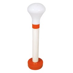 Italian space age Lámpara de pie en metal naranja y blanco con cristal opalino, años 70