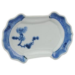 Plato del Periodo Edo de Arita Plato de porcelana japonesa Pino, Siglo XVII o principios del XVIII