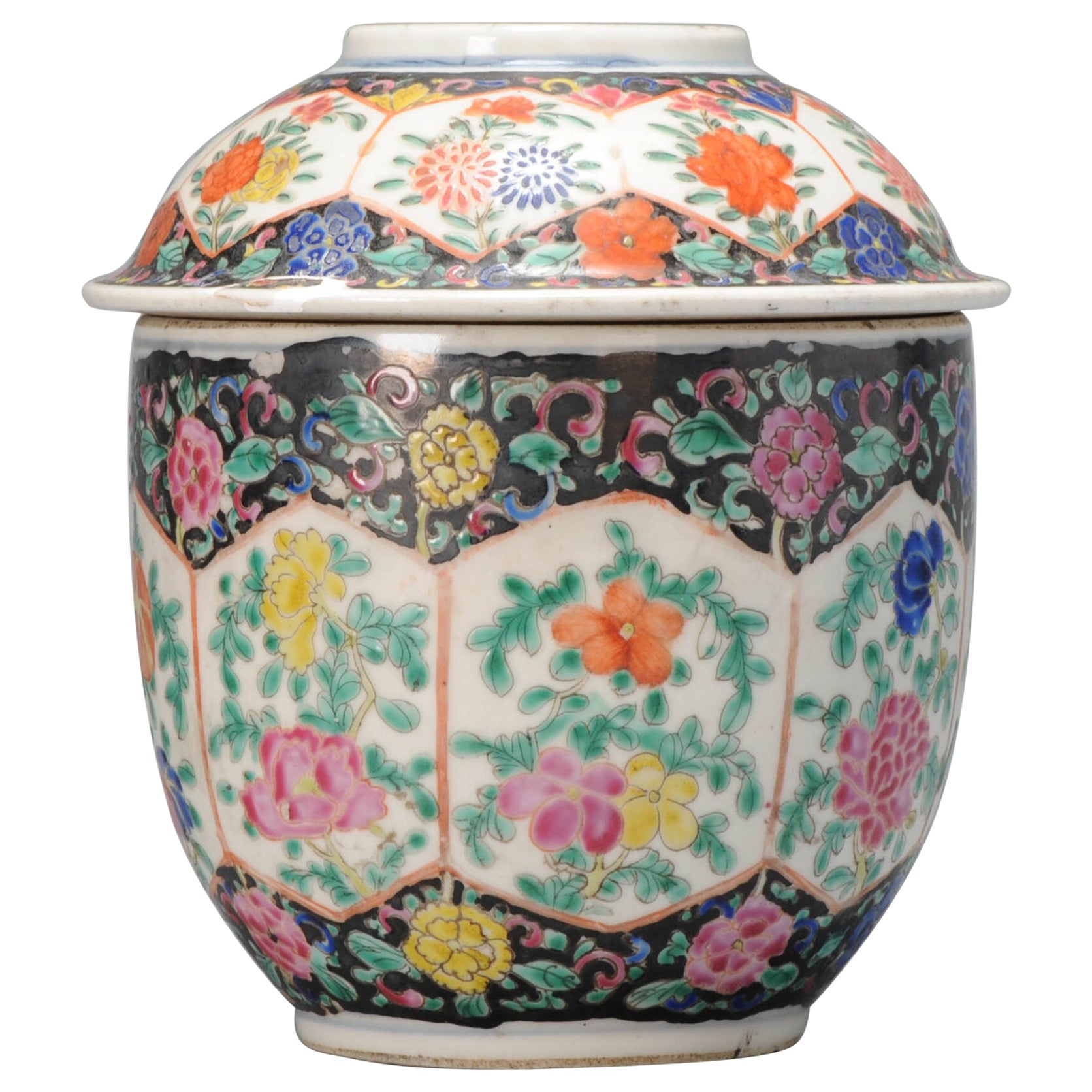 Antique Chinese Porcelain Thai Bencharong Jar with Flowers Black, 18/19th Cen For Sale