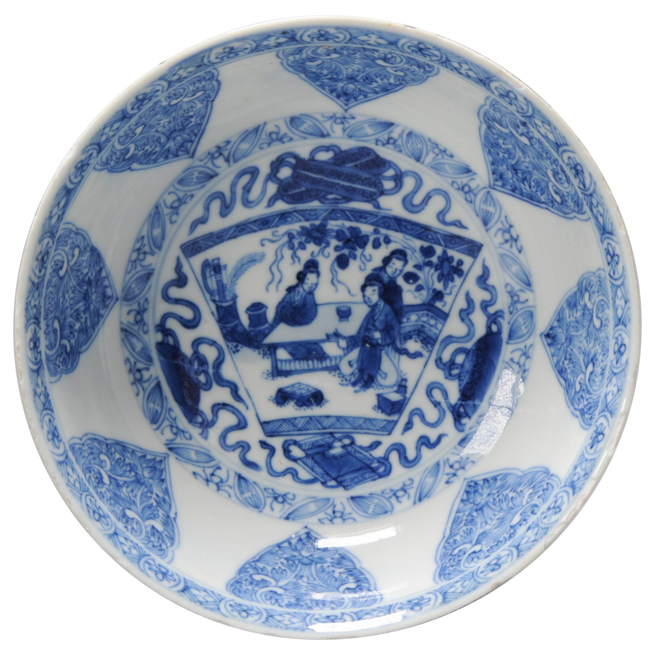 Top Quality Kangxi Antique Chinese Porcelain Shallow Bowl Lizas, 17th /18th Cen For Sale
