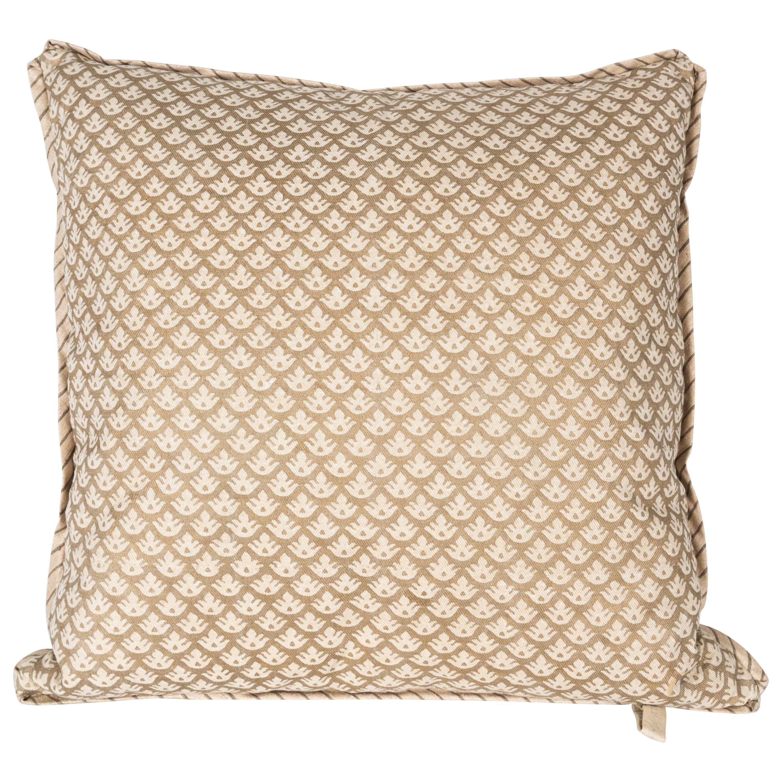 A Fortuny Fabric Cushion in the Canestrelli Pattern For Sale