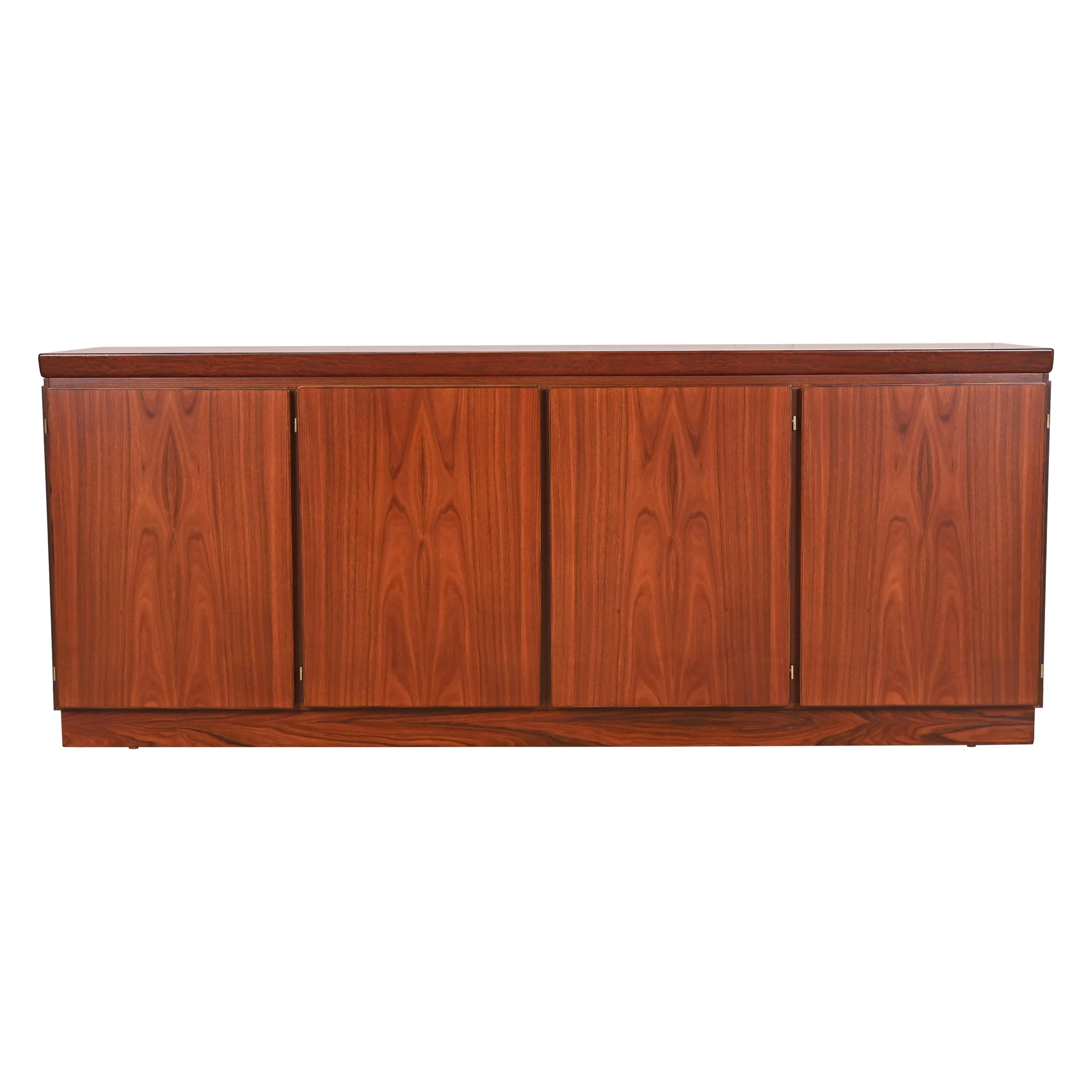 Dänische moderne Sideboard-Anrichte aus Rosenholz von Skovby, neu lackiert