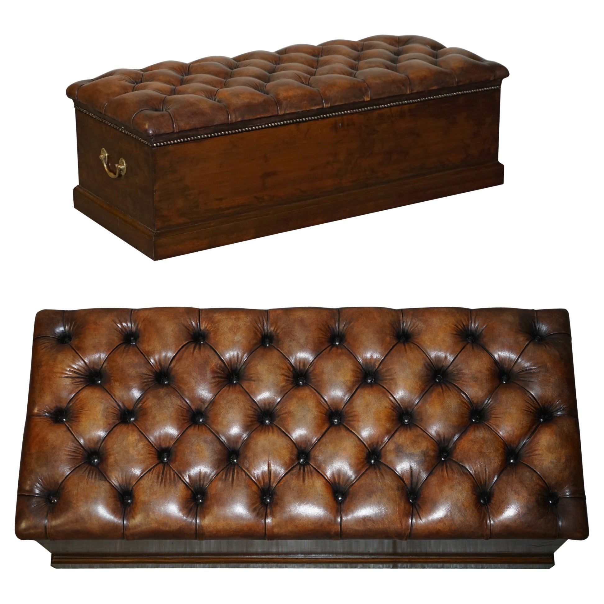 FULLY RESTORED ANTiQUE CIRCA 1890 CHESTERFIELD BROWN LEATHER LINEN STORAGE TRUNK For Sale