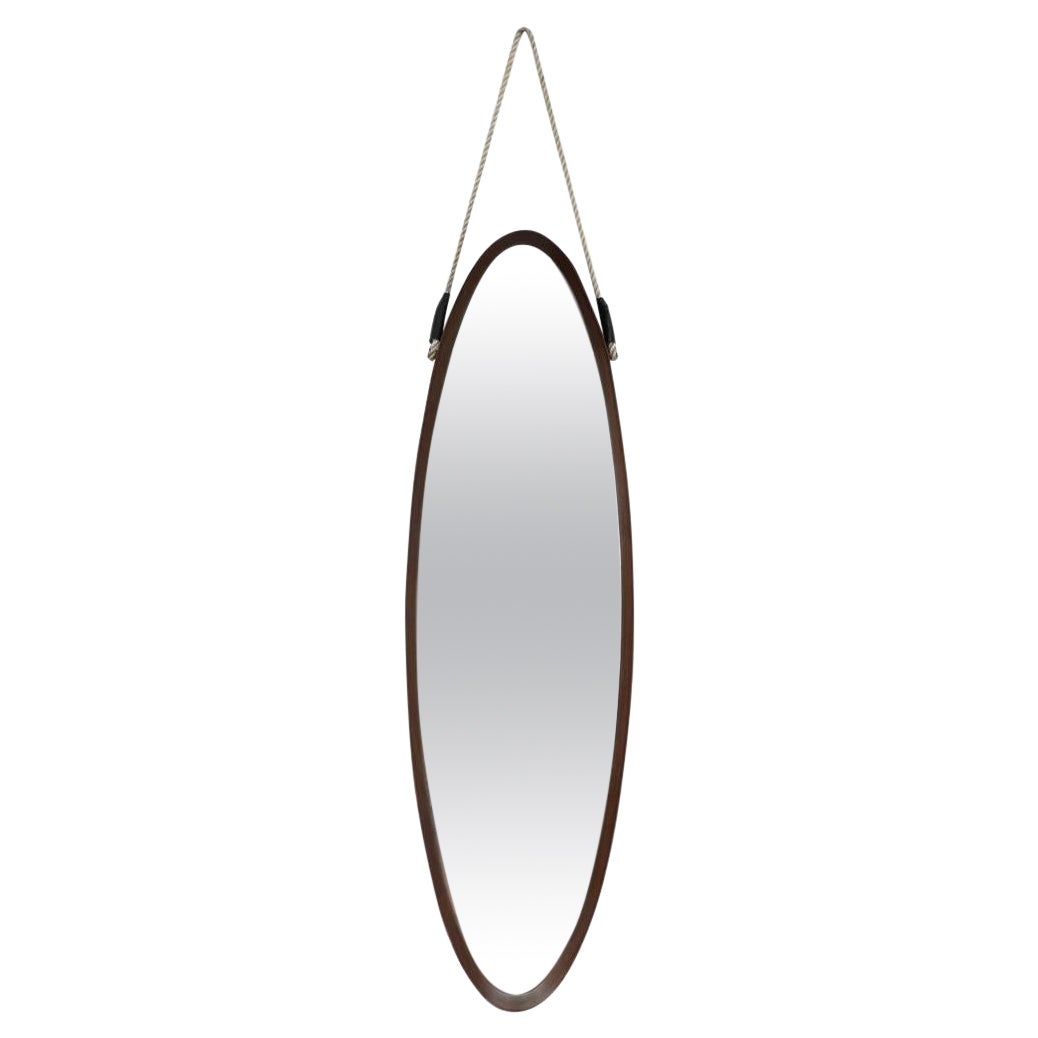 Miroir ovale en teck courbé italien du milieu du siècle avec sangle en corde