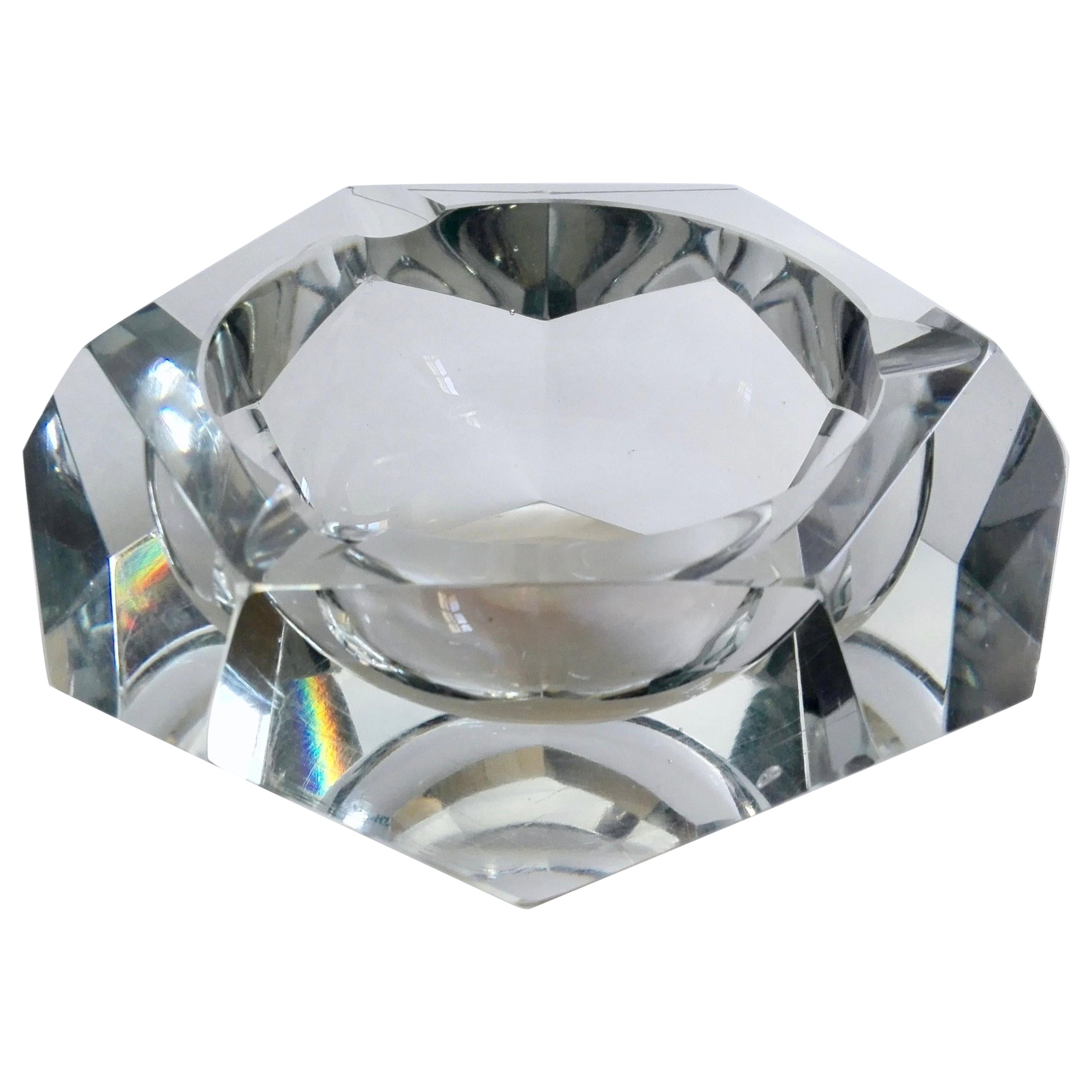 1960s vintage hexagonal ashtray/pocket emptier in faceted cut crystal. For Sale