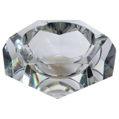 Cendrier/étui hexagonal vintage des années 1960 en cristal taillé à facettes.