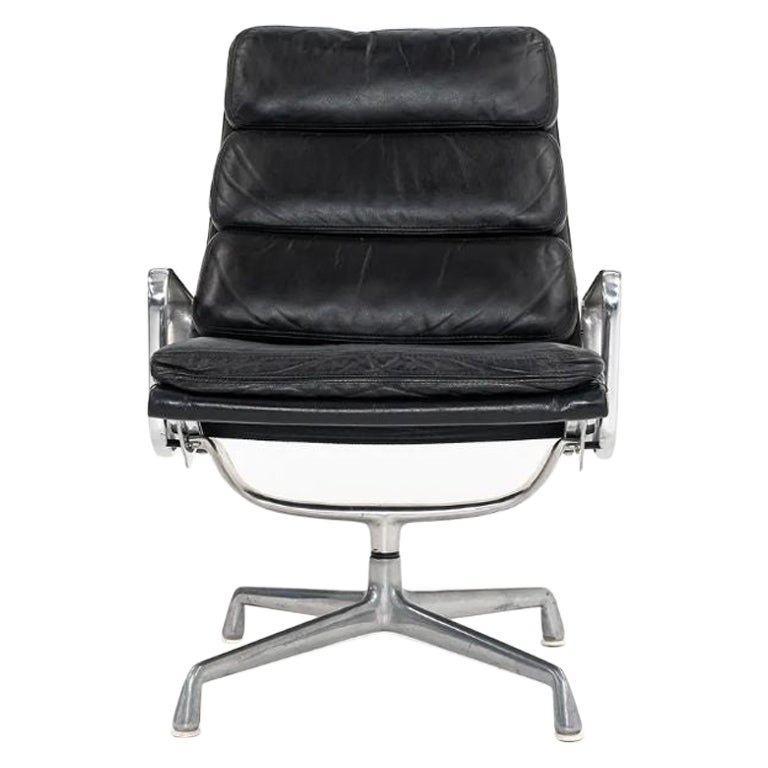 1970s Herman Miller Eames Aluminum Group Pad Lounge Chair in Leather Model EA216 For Sale