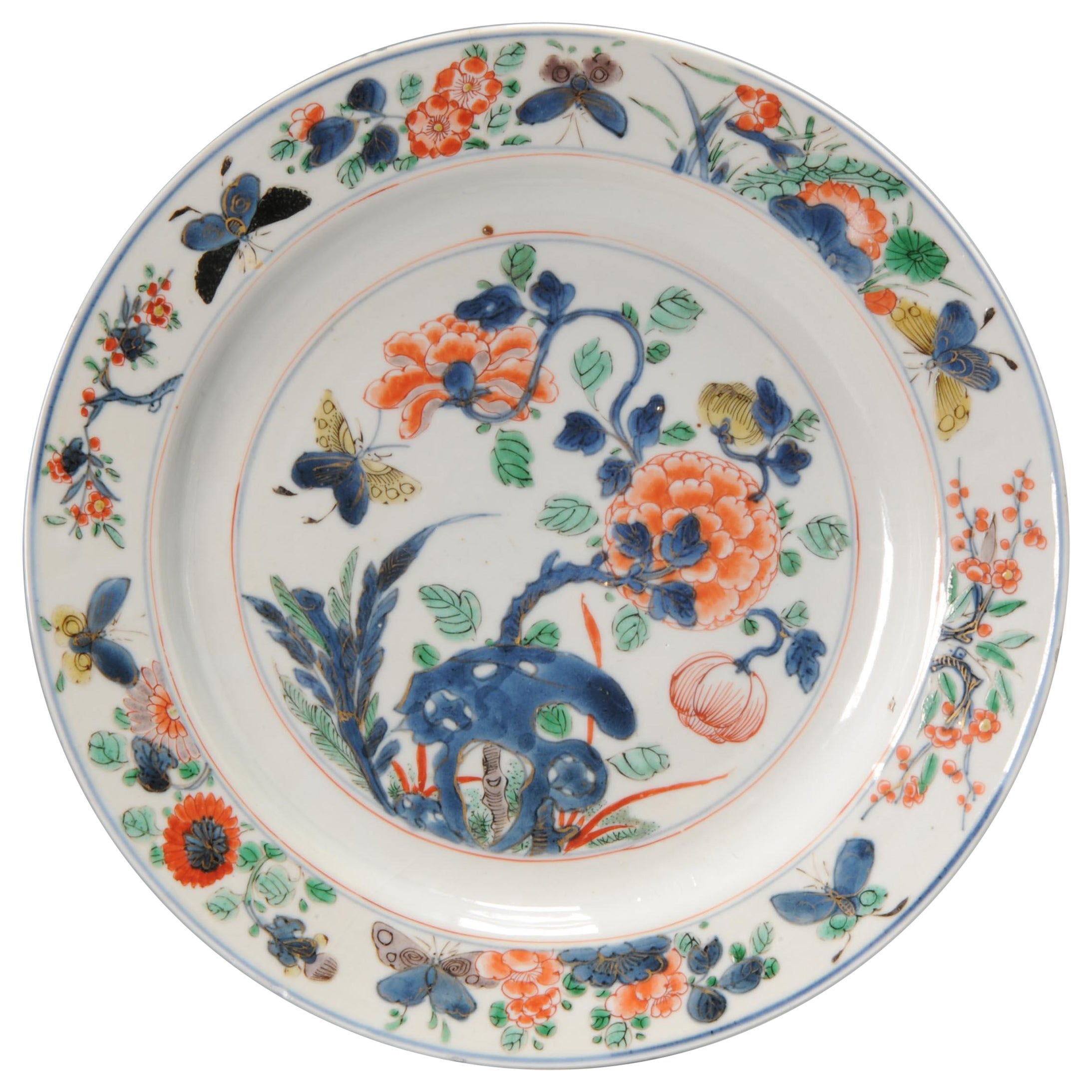 Chinesisches Porzellan in Qualität aus der Kangxi-Periode Famille Verte-Teller China, 18. Jahrhundert