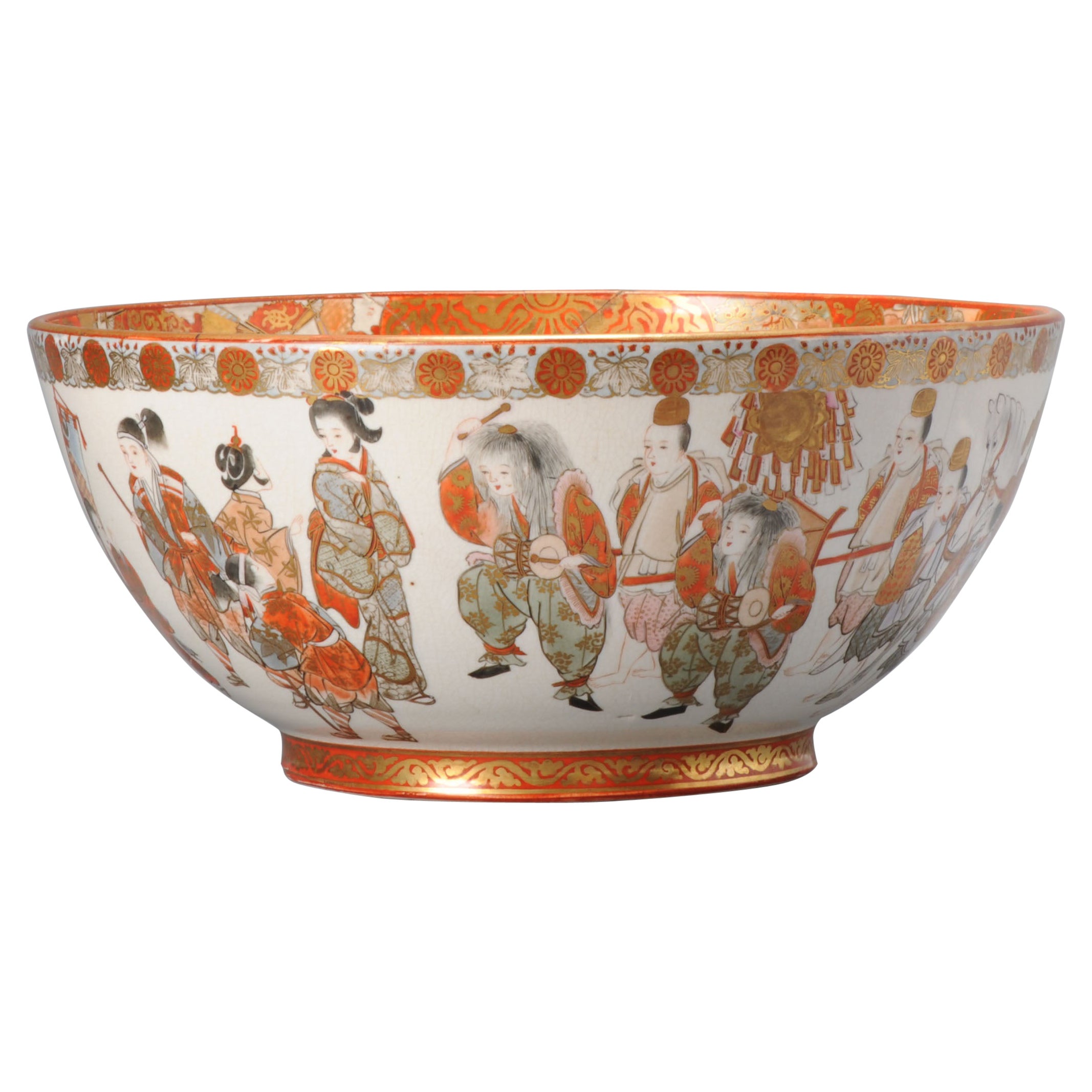 Antique Japanese Kutani Bowl Marked on Base Figural Procession Scene, 19th Cen For Sale