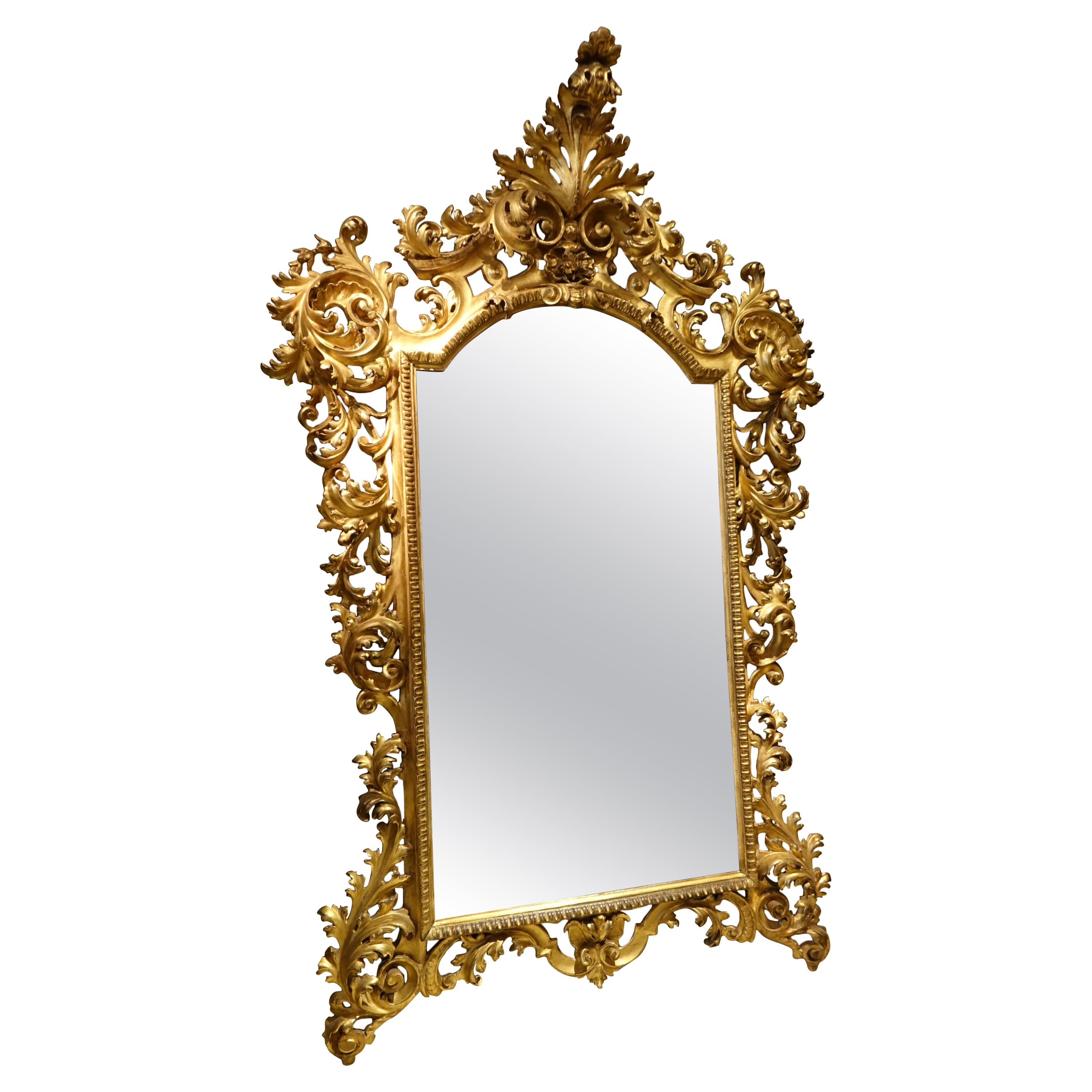 Grand miroir baroque en bois sculpté et doré, Italie 19e siècle en vente