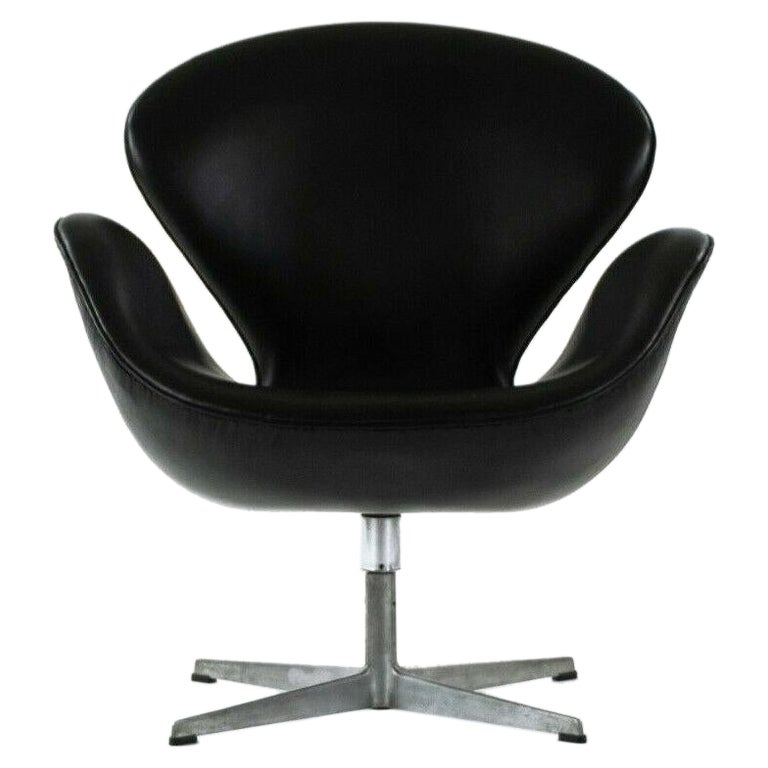 1960s Arne Jacobsen Swan Chair by Fritz Hansen of Denmark in Black Leather For Sale