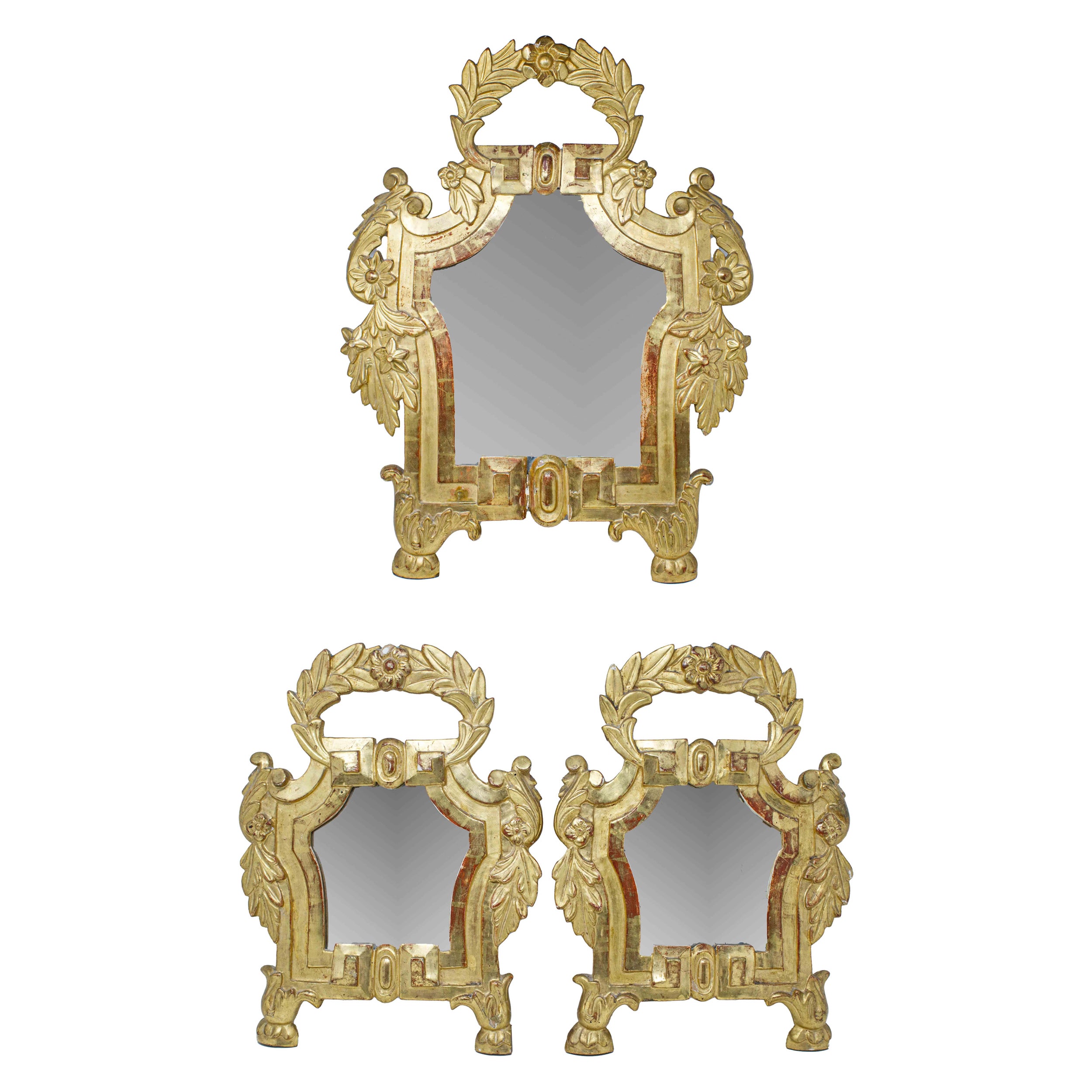 Trois miroirs muraux en bois doré de style Louis XVI du XVIIIe siècle 