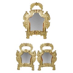 Trois miroirs muraux en bois doré de style Louis XVI du XVIIIe siècle 