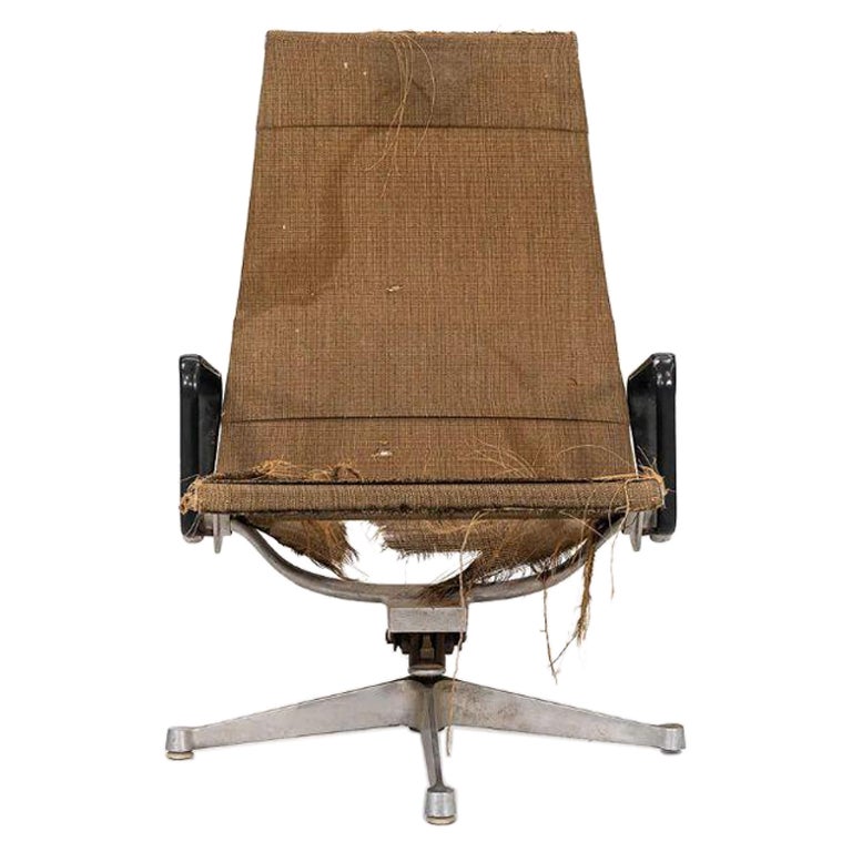 1958 Herman Miller Eames Aluminum Group Reclining Lounge Chair in Saran Fabric im Angebot