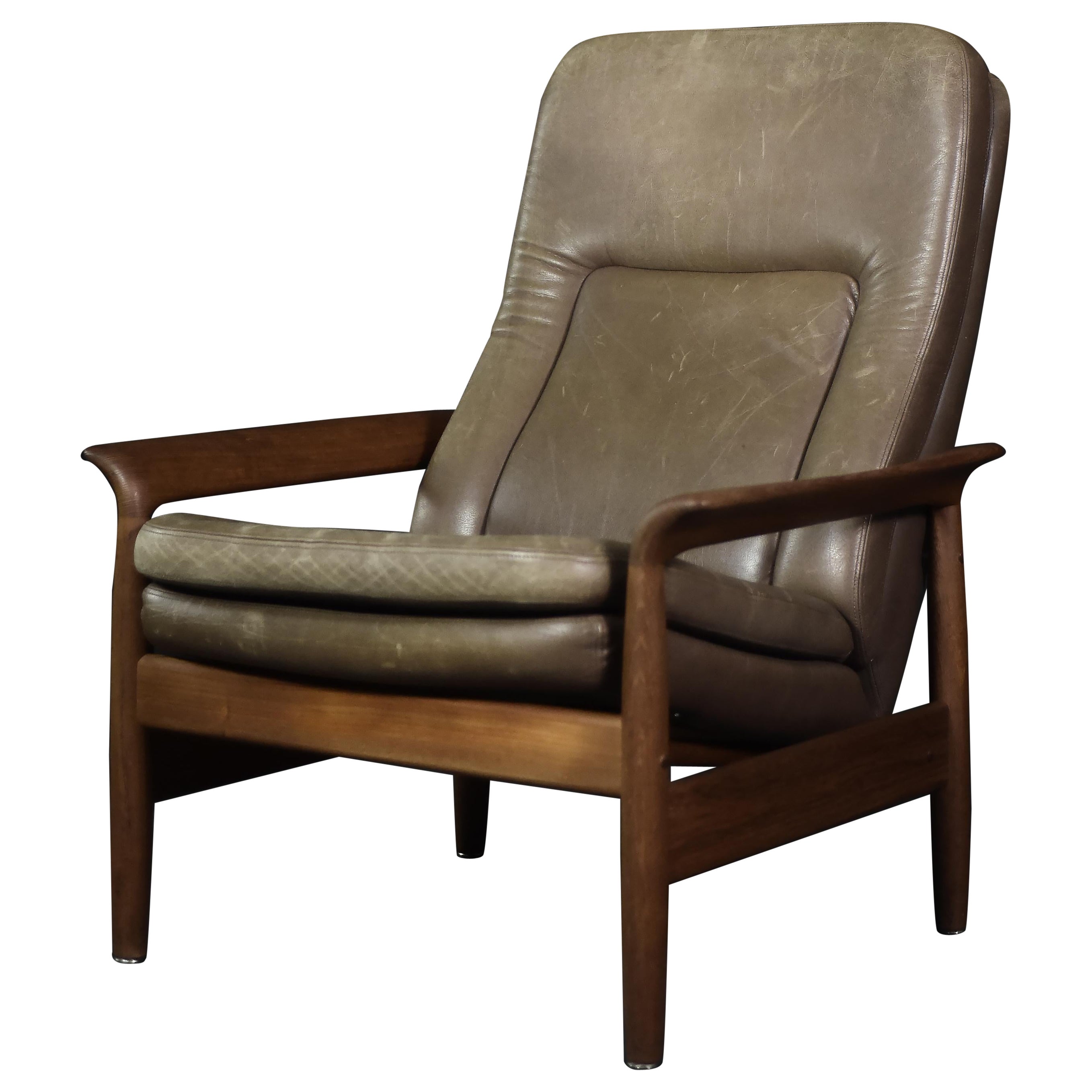 Vintage Mid-Century Danish Modern Teak&Leather Armchair with Reclining Backrest (Fauteuil en teck et cuir avec dossier inclinable) en vente