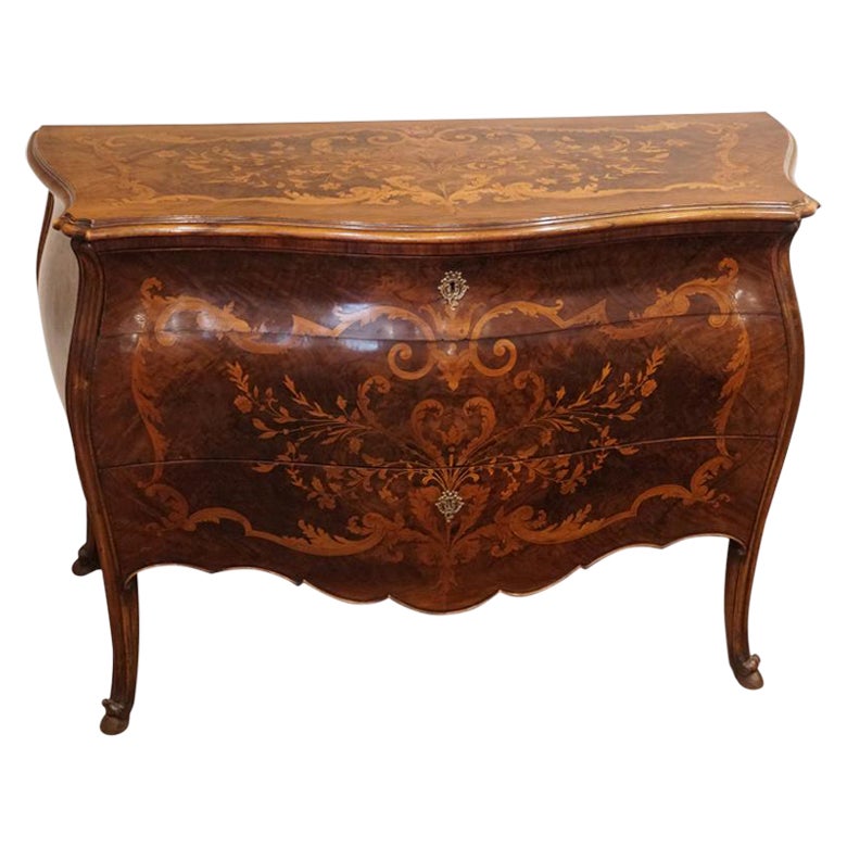 Commode bombée en marqueterie en vente