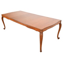 Romweber table de salle à manger provinciale française à rallonge en bois de broussin de style Louis XV, vers 1920