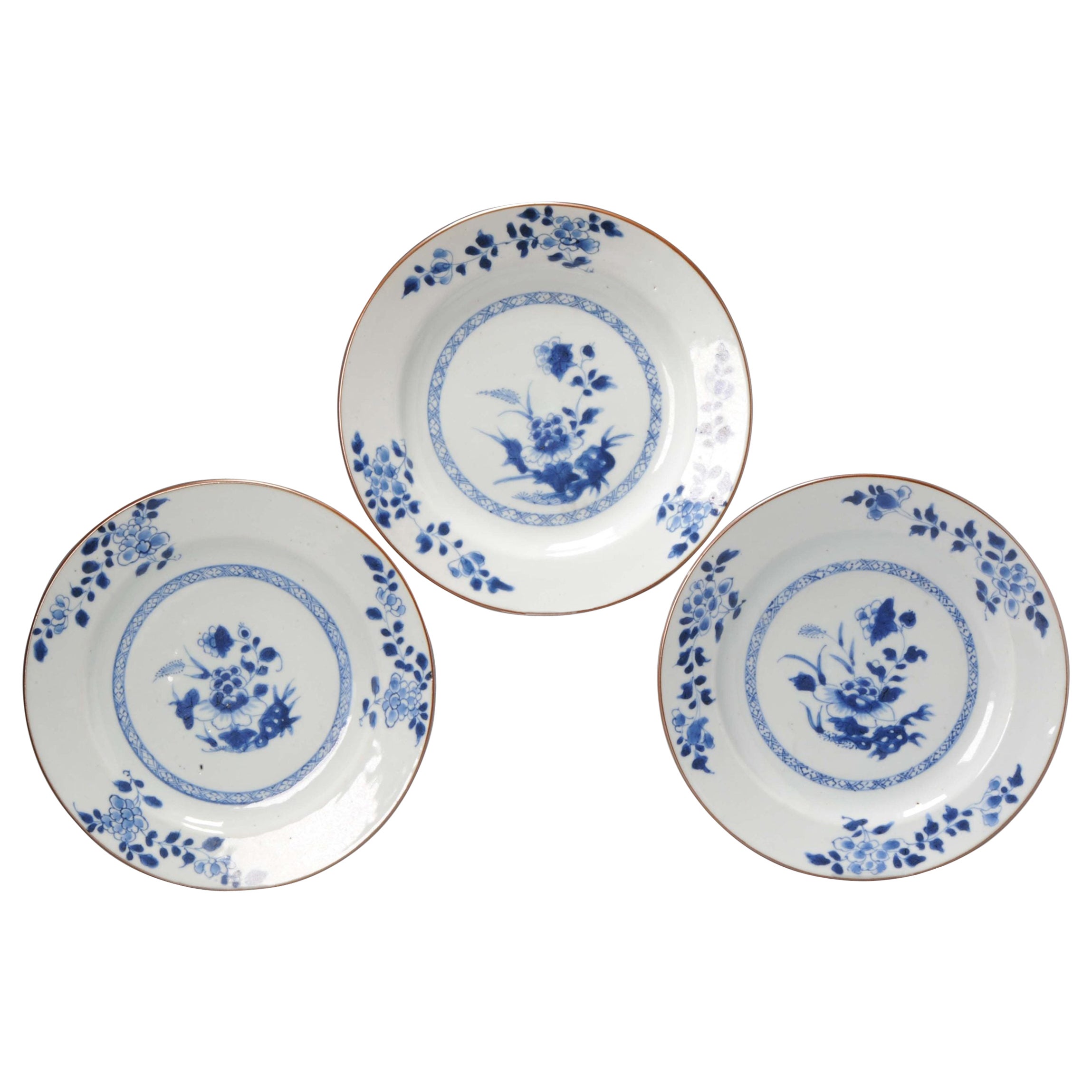 A Dinner Set of Yongzheng Period Chinese Porcelain Floral Plates, China For Sale