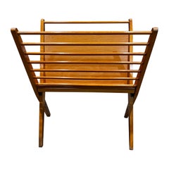 Revistero de los años 60 Estante de madera plegable escultural Yugoslavia