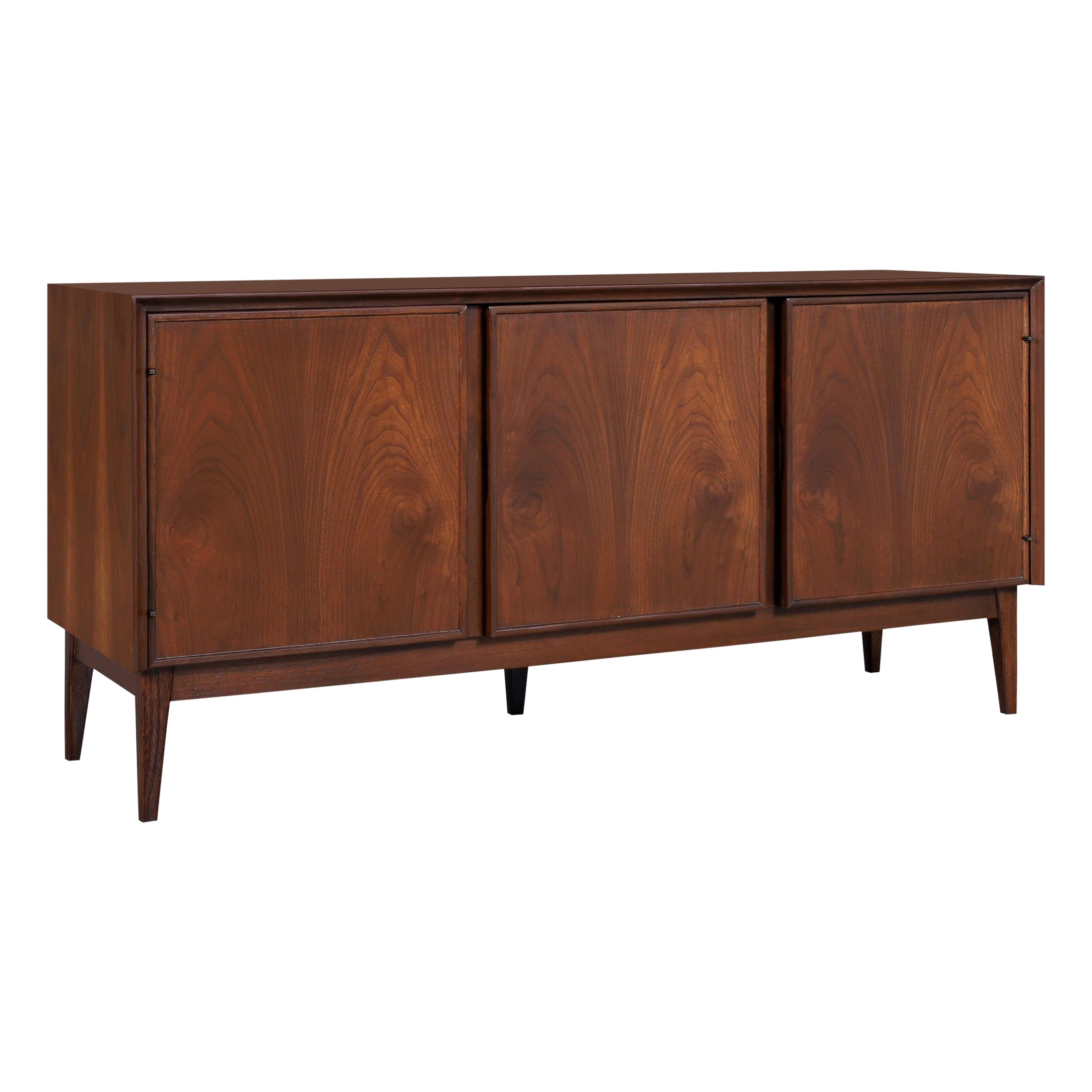 Credenza de nogal de mediados de siglo de Merton L. Gershun para American of Martinsville
