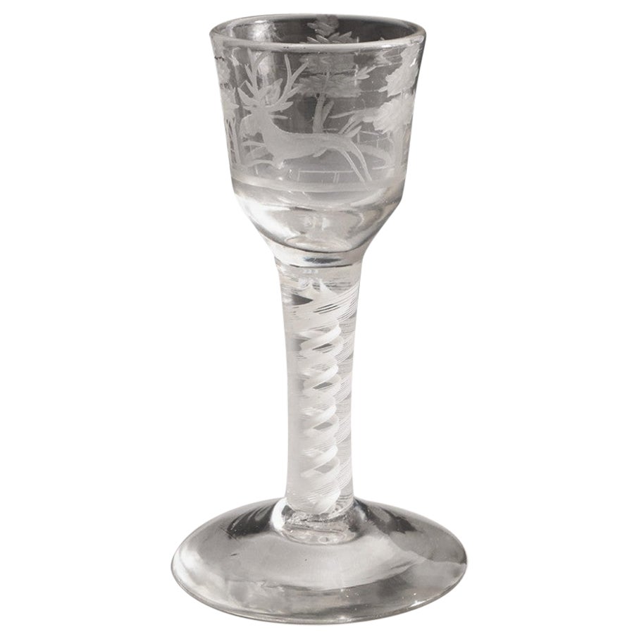 Kurzes graviertes, undurchsichtiges Weinglas mit Jagdszenen, Opaque Twist, um 1760 im Angebot