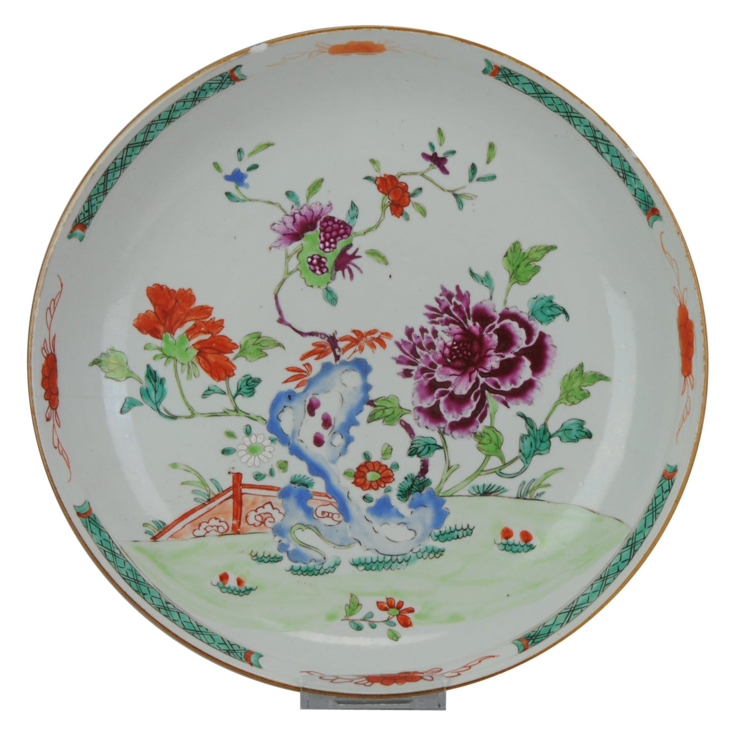Antike chinesische Porzellan Famille Rose Charger Southeast Asia Bencharong, 18. C. im Angebot