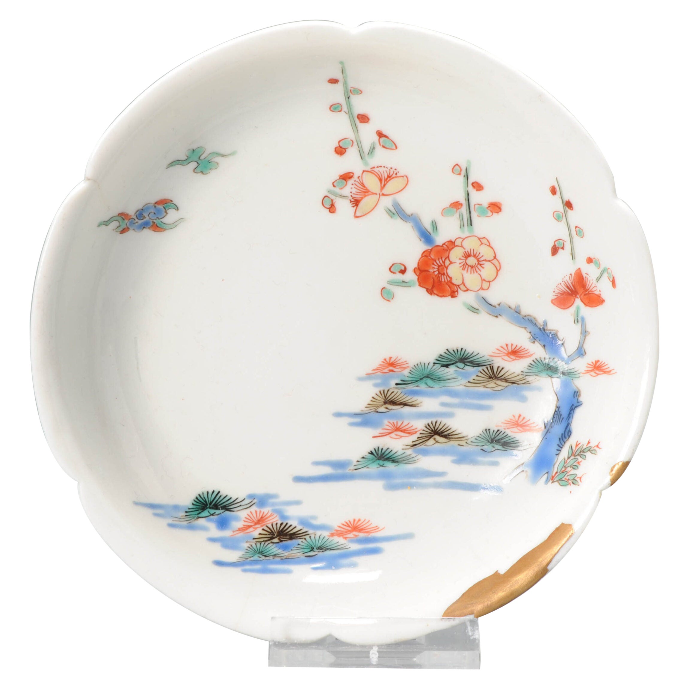 Antique Edo Japanese Kakiemon Dish or Bowl with Flowers Kintsugi, 17th Century For Sale