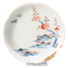 Antique Edo Japanese Kakiemon Dish or Bowl with Flowers Kintsugi, 17th Century