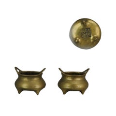Paire d'encensoirs tripodes 'Ding' en bronze Chengua marqués Late Qing, 1644-1911