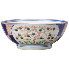 Una bella e grande ciotola Imari Porcelain giapponese Giappone Antico, XIX secolo