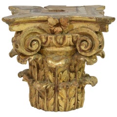 Italienne, 18ème siècle, chapiteau en bois sculpté