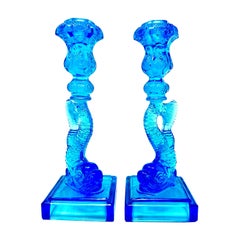 Paire de chandeliers Koi impériaux en verre bleu vintage du Musée d'art métropolitain