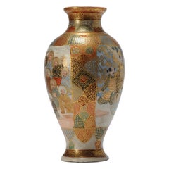 Antike Satsuma-Vase, signiert, Meiji-Ära 1868-1912, spätes 19./ frühes 20. Jahrhundert