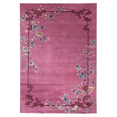 Rug & Kilim's Chinese Style Art Deco Teppich in Rosa mit bunten Blumenmustern