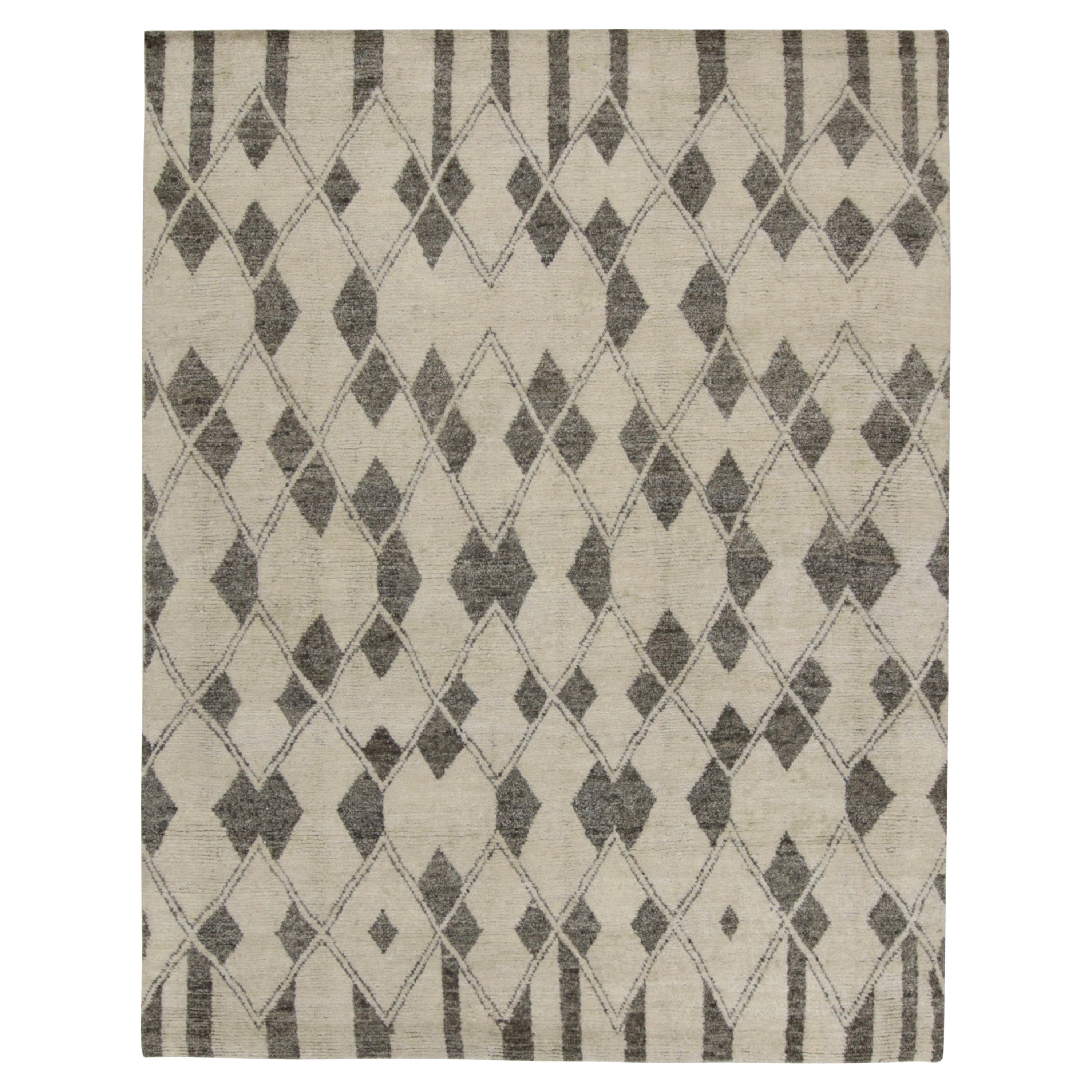 Rug & Kilim’s Moroccan Style Rug in Ivory with Gray Diamond Patterns For Sale