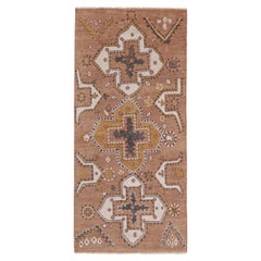 Rug & Kilim's Tribal Style Teppich in Rost mit goldenen und weißen Medaillonmustern
