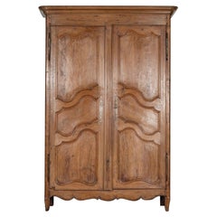 Grande armoire française en bois fruitier du 19ème siècle