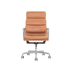 2004 Herman Miller Sillones de oficina Eames Soft Pad en piel marrón tostado