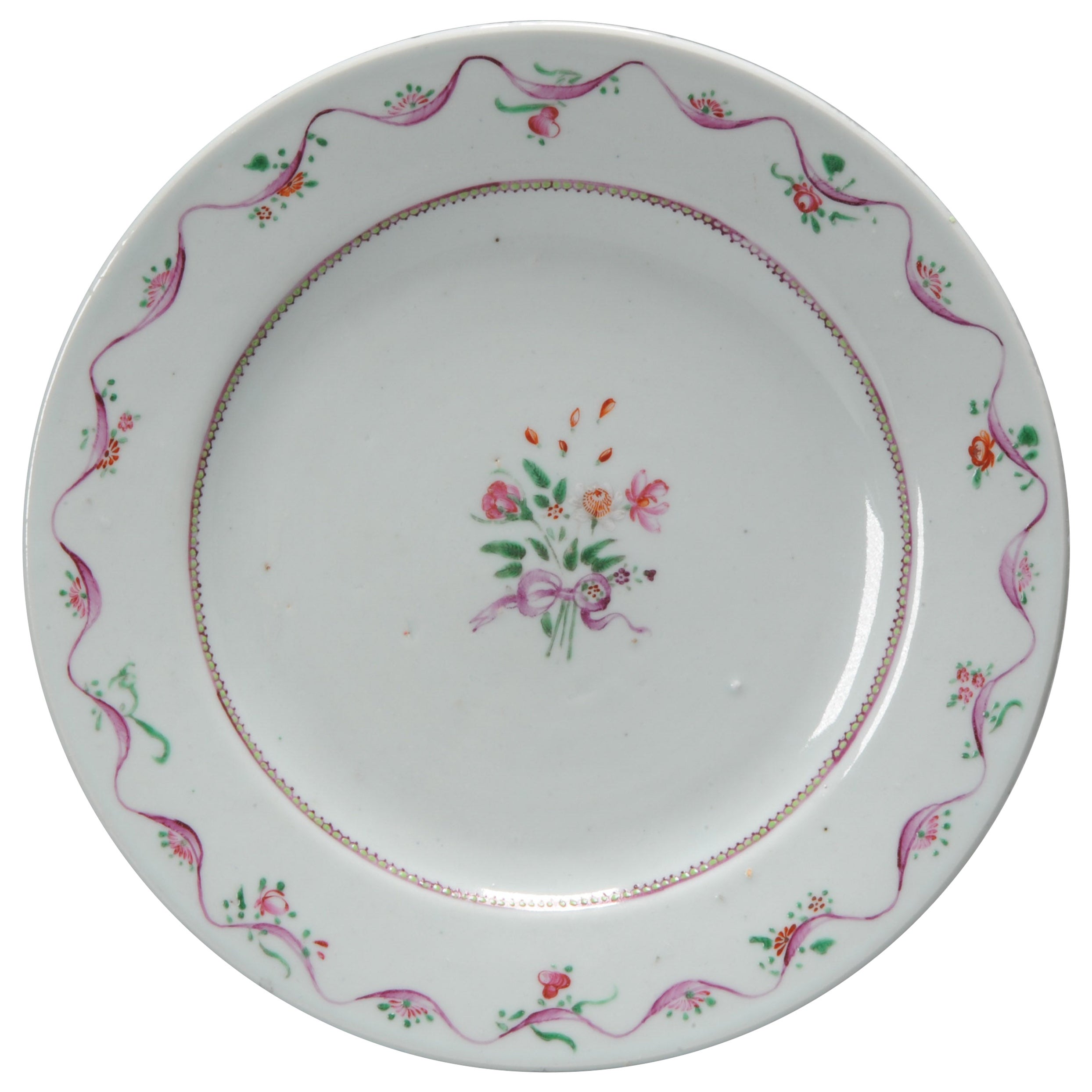 Ancien plat Famille Rose en porcelaine chinoise avec fleurs, 18ème siècle en vente