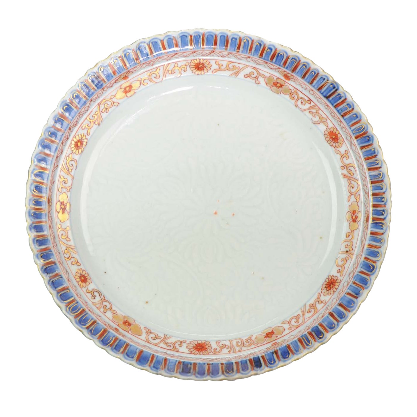 Antique Kangxi/Yongzheng Chinese Unusual Imari Lobbed Carved Plate, 18th Century For Sale