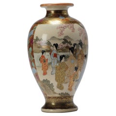 Vase Satsuma ancien avec Geishas/Femmes héritières dans un paysage/scène de pagode