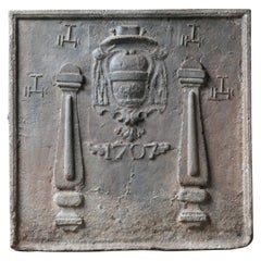 Plaque de cheminée du 18ème siècle « Pillars with IHS Monograms »