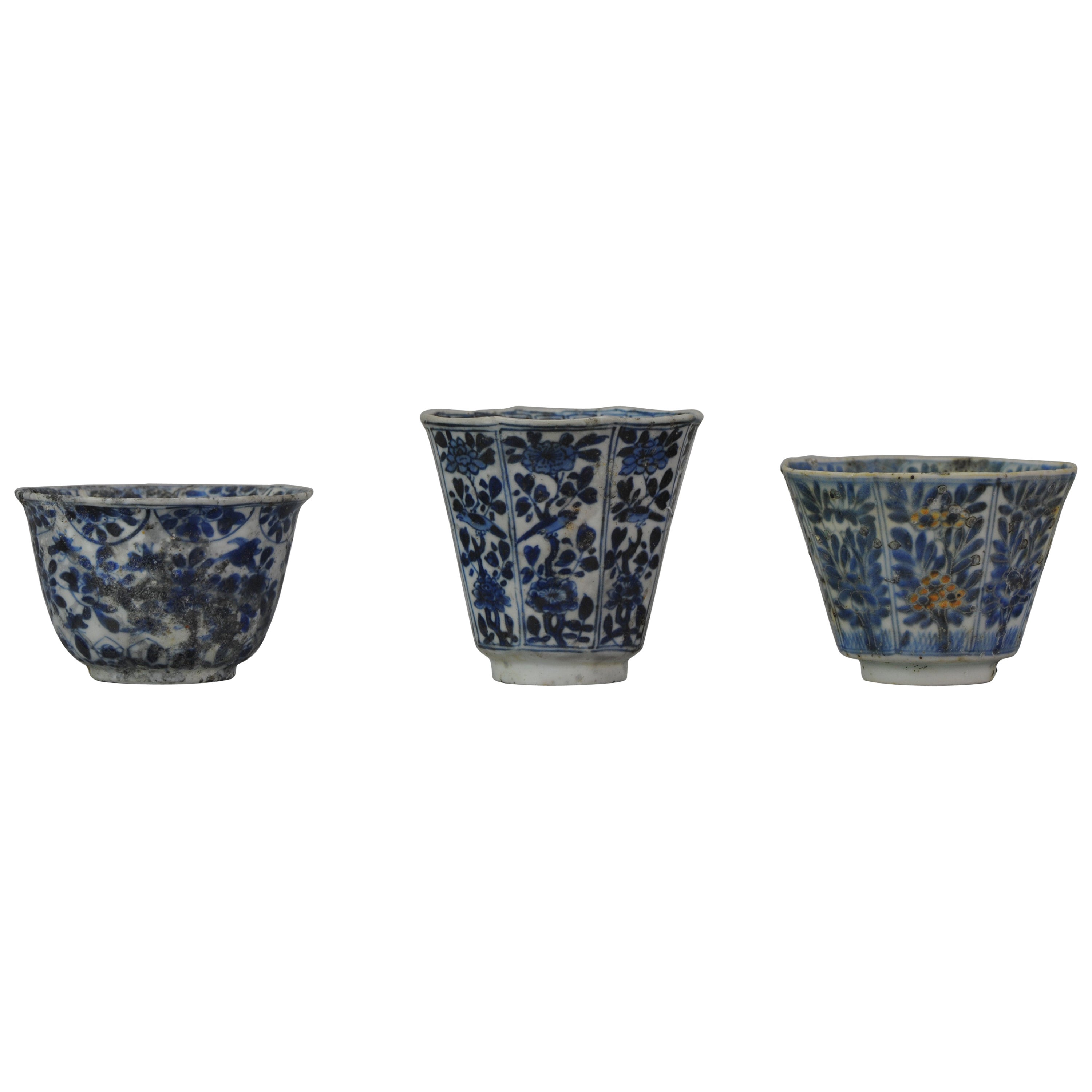Antike blau-weiße, geblümte Kangxi-Teeschale aus Rotterdam, antik im Angebot