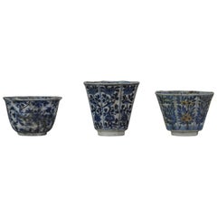 Antike blau-weiße, geblümte Kangxi-Teeschale aus Rotterdam, antik
