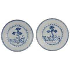Ensemble de 2 assiettes plates anciennes chinoises Yongzheng en porcelaine bleue et blanche, 18e siècle