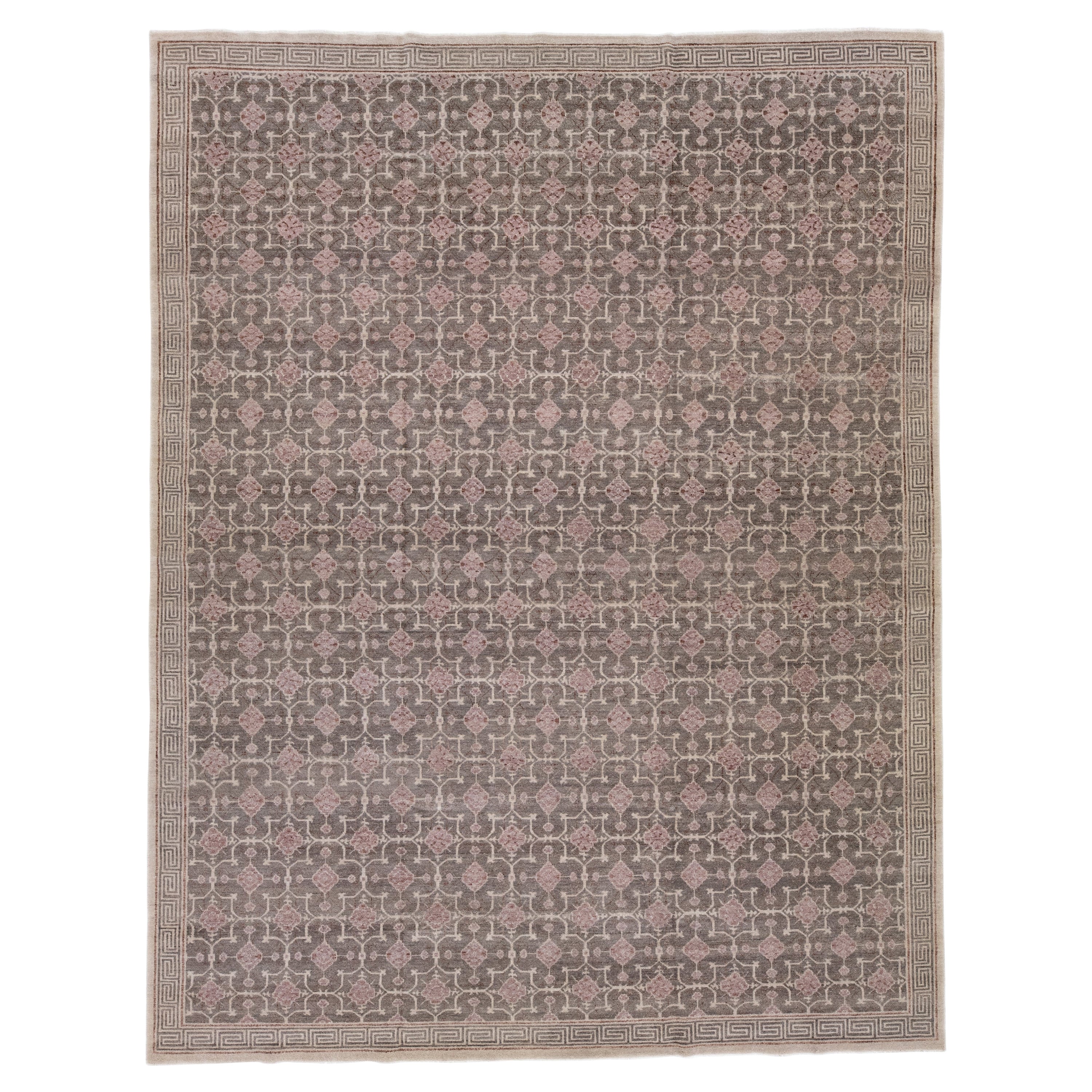 Geometrischer moderner Wollteppich im Khotan-Stil, handgefertigt in Grau im Angebot